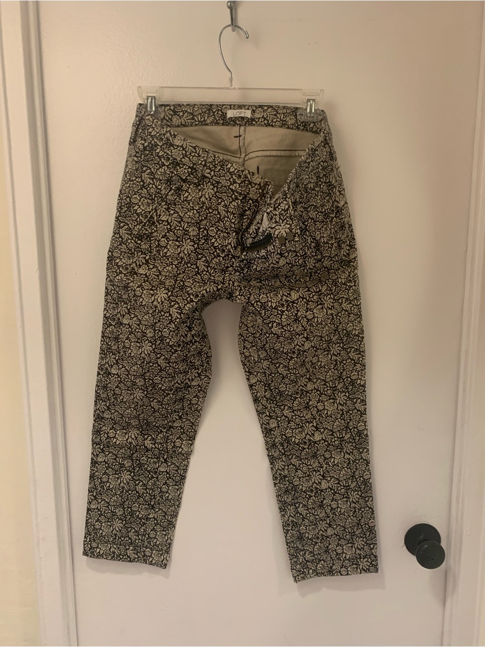 NEW LOFT Black and Cream Floral Cropped Cotton Pants, size S (4/6)